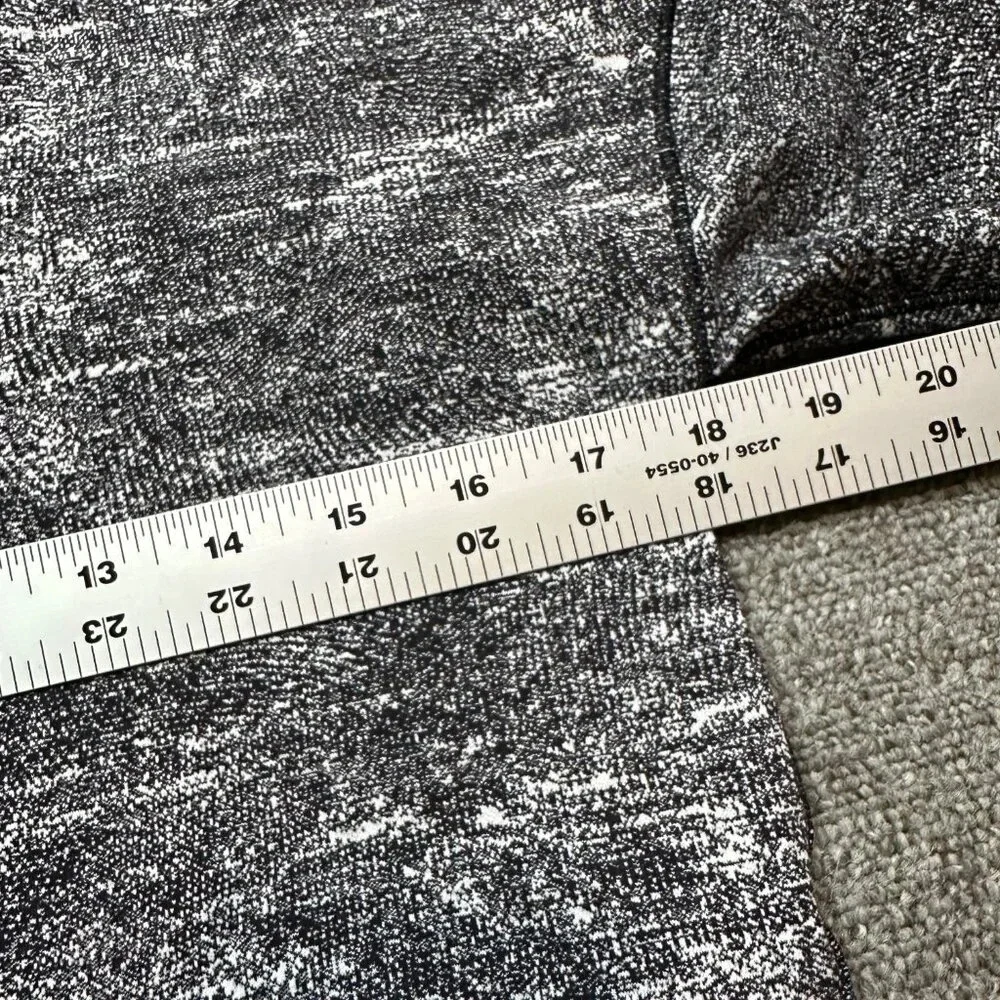 Lululemon Forever Endeavour Long Sleeve in Rush Jacquard Black White Size 6